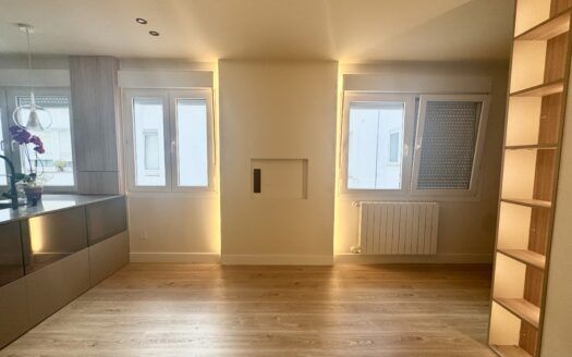 Piso en venta en Calle Floranes, Cuatro Caminos, Santander