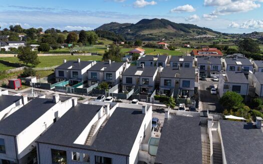 Vive la Costa Cántabra: Piso con Terraza en Urbanización Privada en Mogro