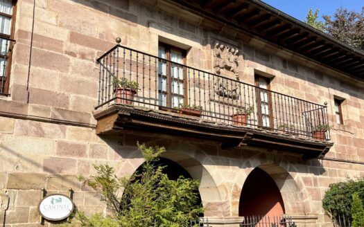 Casona histórica del siglo XVII en Treceño – El encanto de un palacio montañés