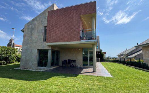 CHALET EN MOMPÍA