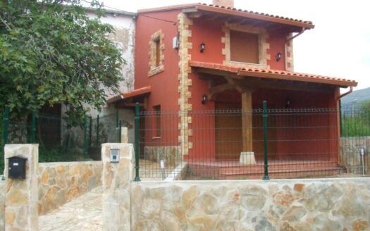 Casa pareada de estilo montañés totalmente restaurada en La Cavada